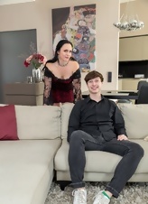 Raw Naked MILF Pics Featuring Saggy Tits & Booty