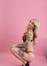 Mature Nude Tease Photos With Curvy Big Booty