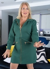 Mature Milf In Lingerie Pics Solo Tease