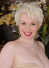 Mature Nude Blonde Gallery: Big Tits Spotlight