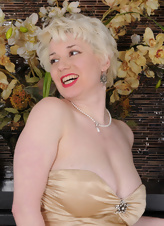 Mature Nude Blonde Gallery: Big Tits Spotlight