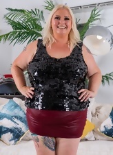 Mature Curvy MILF Pics: Thick Booty Tease