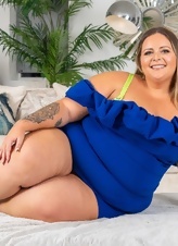 Curvy Mature Babe Photos In Blue Mini Dress