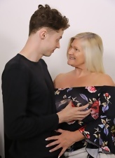 Milf Blowjob And Reverse Cowgirl