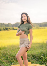 Outdoor Nude Babe Pics With Spread Pussy